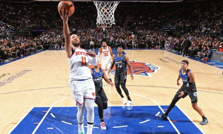 Brunson turns ankle, seen exiting MSG on crutches