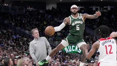 Bucks lead 81-77 after third quarter without Giannis