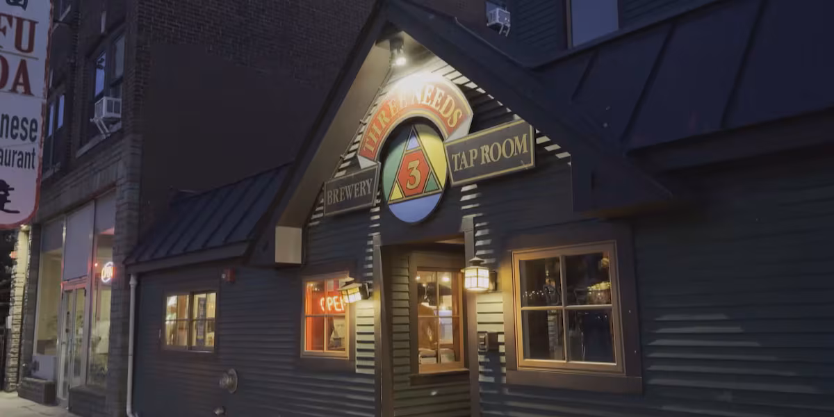 Burlington bar puts on “Pints for the Pantry” food shelf event