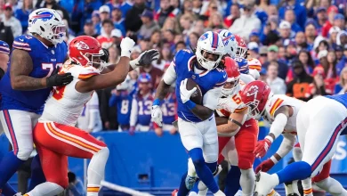 CBS' Tony Romo calls out James Cook's simple running play as Bills lead Chiefs