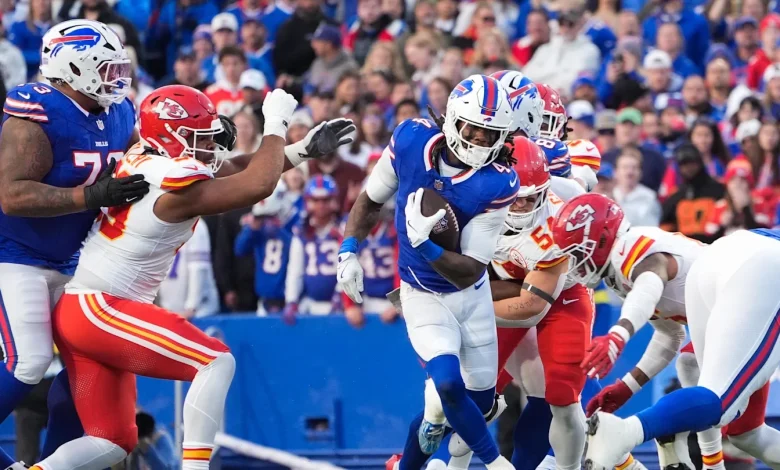 CBS' Tony Romo calls out James Cook's simple running play as Bills lead Chiefs