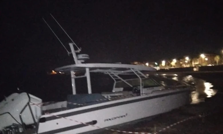 Cabinato fantasma sulla spiaggia: mistero al largo della Passeggiata al Mare - Quotidiano La Voce