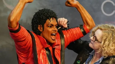 Cake artist creates life-size Thriller tribute to Michael Jackson on Halloween at Birmingham NEC