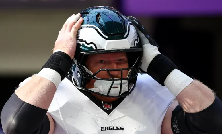 Cam Jurgens injury: Eagles center leaves Lions game early