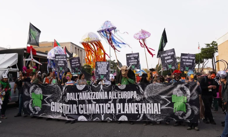 Cambiamenti climatici: migliaia di persone in marcia per la transizione ecologica