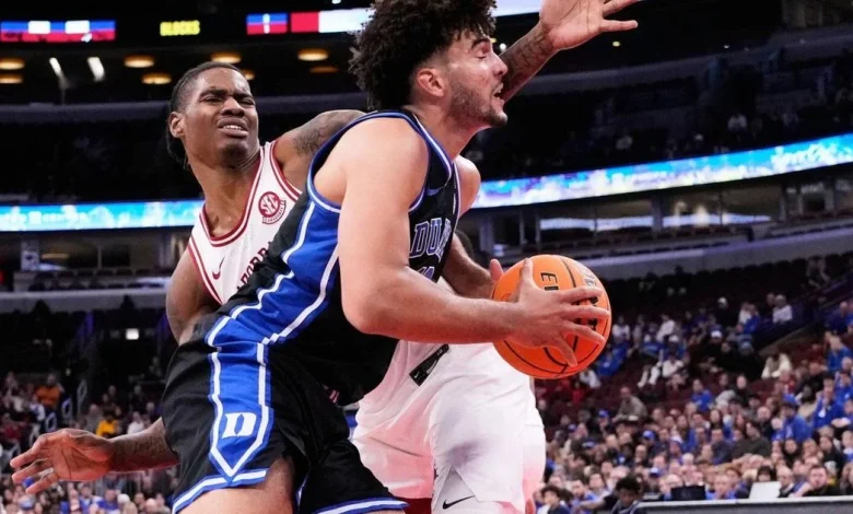 Cameron Boozer scores 35 points as No. 4 Duke tops No. 22 Arkansas 80-71