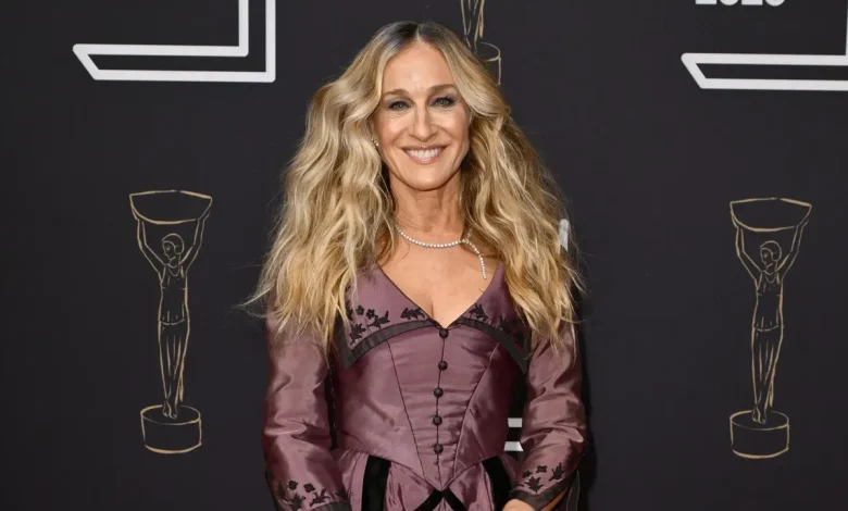 Can Sarah Jessica Parker Make the Wide-Open Bag Trend Happen?