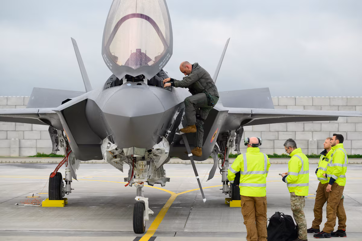 Canada should buy F-35s but plan for European fighter jets next, former general says