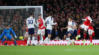 'Can’t believe what I’m seeing’ - Fans fume at Eze goal and ask ‘why no VAR?’