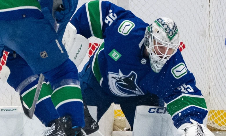 Canucks' Thatcher Demko leaves start vs. Jets