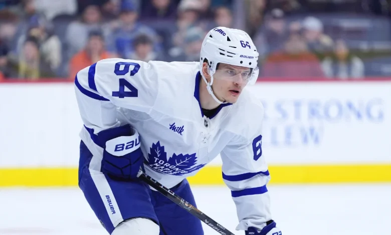 Canucks sign forward David Kampf to one-year deal