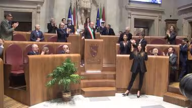 Carlo Verdone restituisce la fascia tricolore a Gualtieri dopo la giornata da Sindaco di Roma