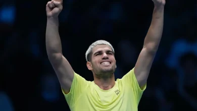 Carlos Alcaraz vence a Taylor Fritz y queda a uno victoria de ser el número uno del año