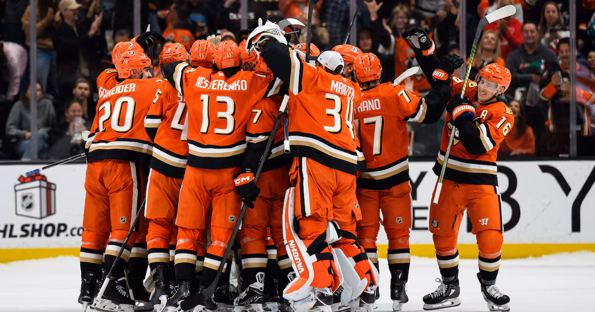 Carlsson scores late in regulation, Ducks rally for shootout win over Kings