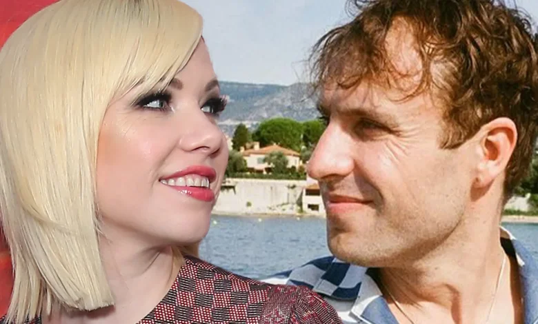 Carly Rae Jepsen Expecting First Child With Music Producer Husband