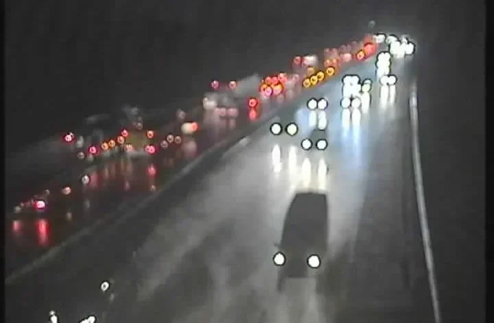 Carnage as TWO major motorways closed as drivers hit with 90-minute delays