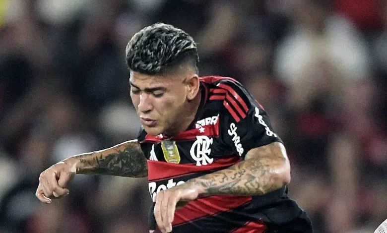 Carrascal comete falta forte e polêmica ‘estoura’ nas redes sociais: “Tá descarado já”