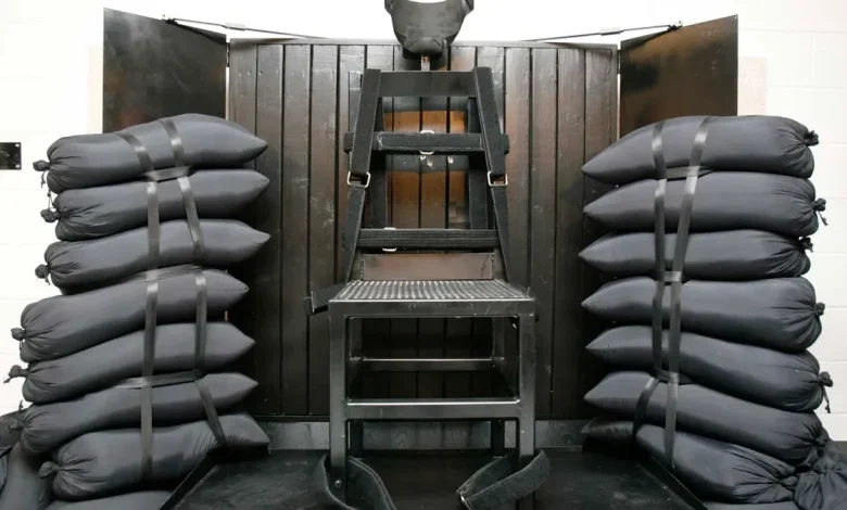 'Catch me if u can': Killer who wrote taunting message in blood faces firing squad