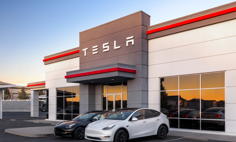 Cathie Wood Is Selling Tesla and Buying This "Magnificent Seven" Stock Instead