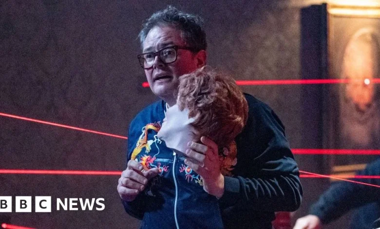 Celebrity Traitors: Heartbreak, headless dummies and 'eggy' Shakespeare