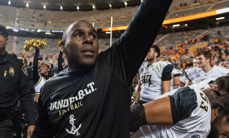 Chaos on the field and off: Headlines, top memories from Vanderbilt's last win at Neyland