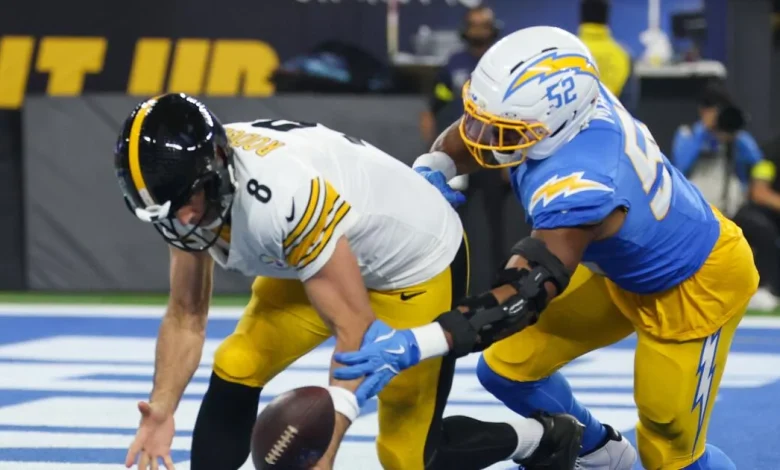 Chargers make Aaron Rodgers look like a 41-year-old QB in defense-driven win