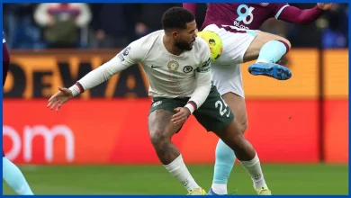 Chelsea fans fear the worst after surprising half time switch raises injury fears