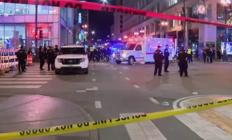 Chicago police respond to reported shooting in the Loop, just blocks from Millennium Park Christmas tree