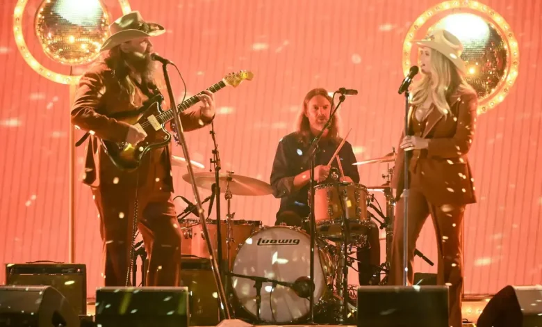 Chris Stapleton and Miranda Lambert Get Groovy With 'A Song to Sing' at 2025 CMA Awards