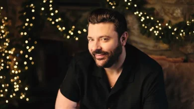 Chris Young finally embarks on a Christmas tour