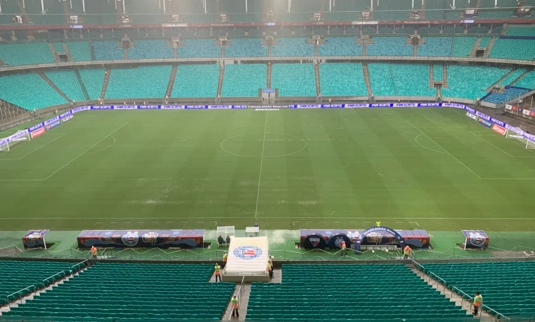 Chuva forte castiga gramado da Fonte Nova antes de jogo do Bahia
