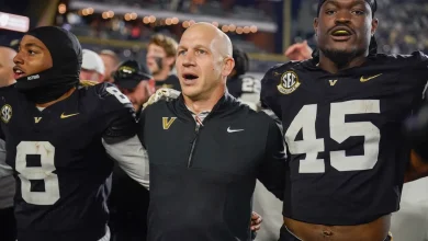 Clark Lea signs extension with Vanderbilt football