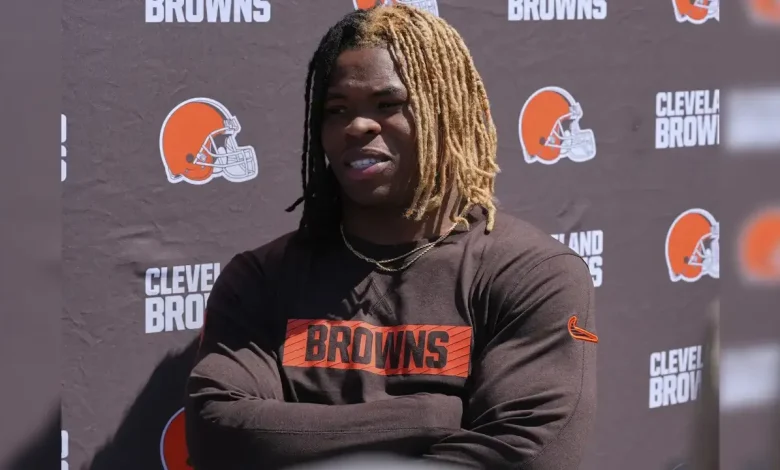 Cleveland Browns on Alert: Breakout RB Quinshon Judkins Sparks Injury Scare After Mid-Game Medical Tent Visit