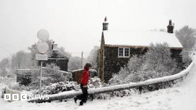 Cold weather causes school closures and power cuts with 'thundersnow' possible for parts of UK