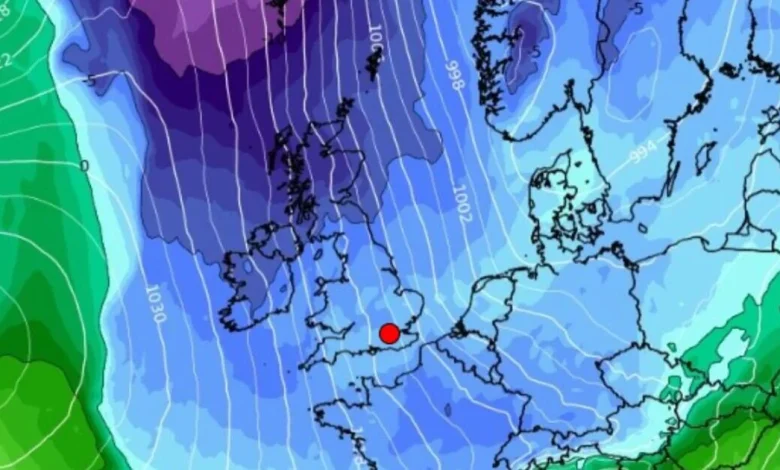 Cold weather maps turn ice blue as they show exact brutal date -4C Arctic freeze hits