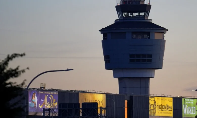 Commercial flights hit by US shutdown as calls grow to ground private jets