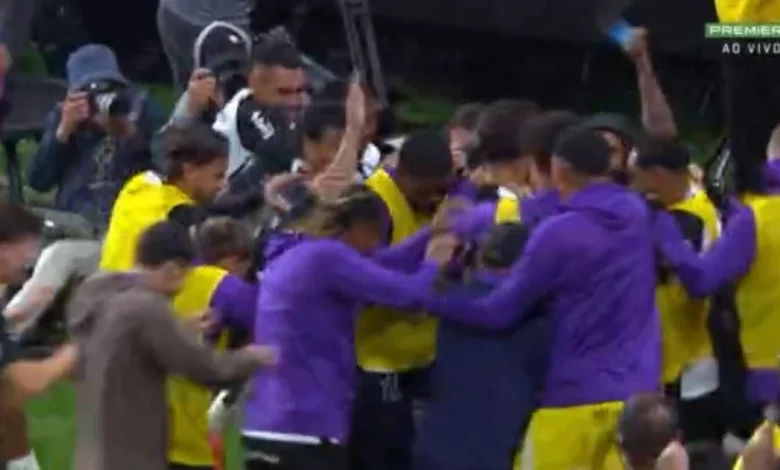 Corinthians vence São Paulo, e Botafogo abre dez pontos de vantagem para o 8º colocado