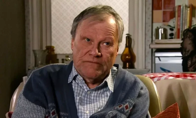Coronation Street fans say 'more to it' as Roy Cropper's prison pal 'revealed'