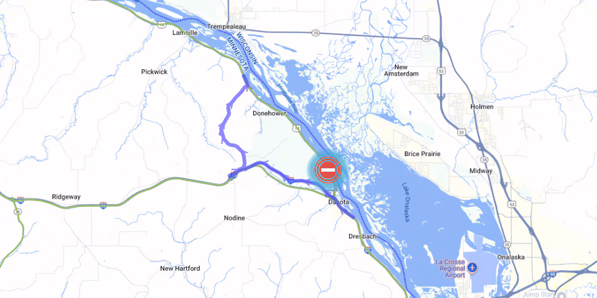 Crash closes portion of US Highway 61