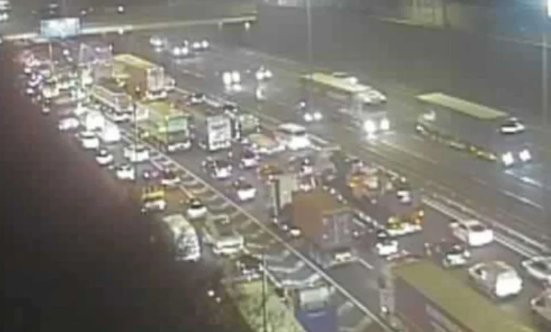 Crash on motorway sparks long delays