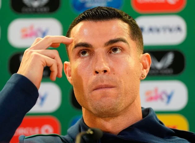 Cristiano Ronaldo points finger of blame at Ireland manager following red card at Aviva