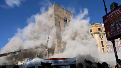 Crolla una parte della Torre dei Conti nel centro di Roma