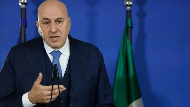 Crosetto: “Gozzo di Fico ormeggiato a Nisida da quando era presidente della Camera a 550 euro annui”