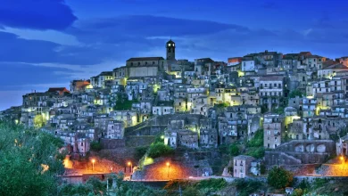 Da paese abbandonato a meraviglioso borgo internazionale che si accende in autunno: ìBadolato