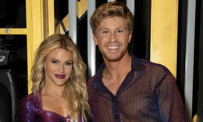Dancing With the Stars’ Witney Carson Shares Handwritten Note From Robert Irwin Ahead of Tough Finale