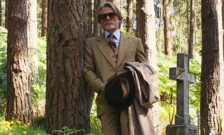 Daniel Craig investigates an "impossible crime" in star-studded new Wake Up Dead Man trailer