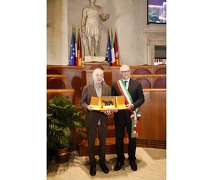 De Niro riceve da Gualtieri la Lupa capitolina, 'grazie Roma'