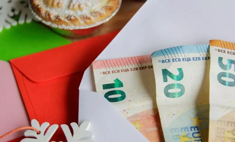 December and January social welfare notices including payment hikes and bonus