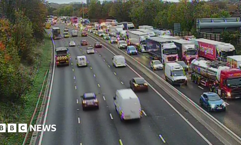 Delays of an hour after Staffordshire M6 closure due to crash