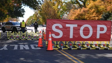 Democrats consider prolonging the shutdown as Republicans prepare new bills without health care fix